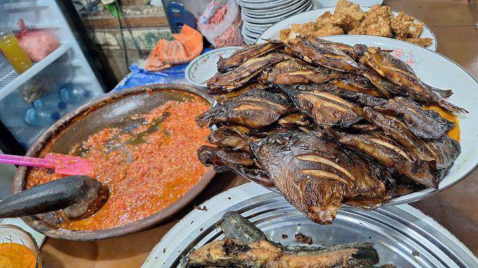Warung Penyetan Bu Erna (Instagram/kulinertrending.id)