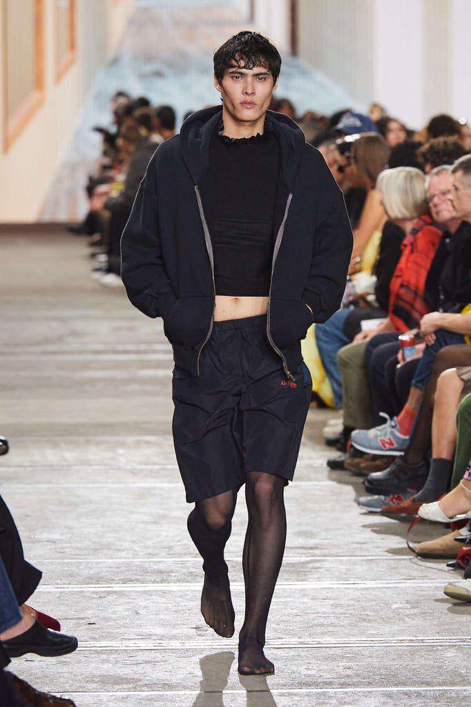 Alix Higgins Resort '25 di Australia Fashion Week 2024 (instagram.com/__aak47)