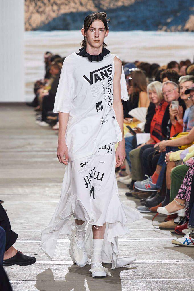 Alix Higgins Resort '25 di Australia Fashion Week 2024 (instagram.com/ausfashionweek)