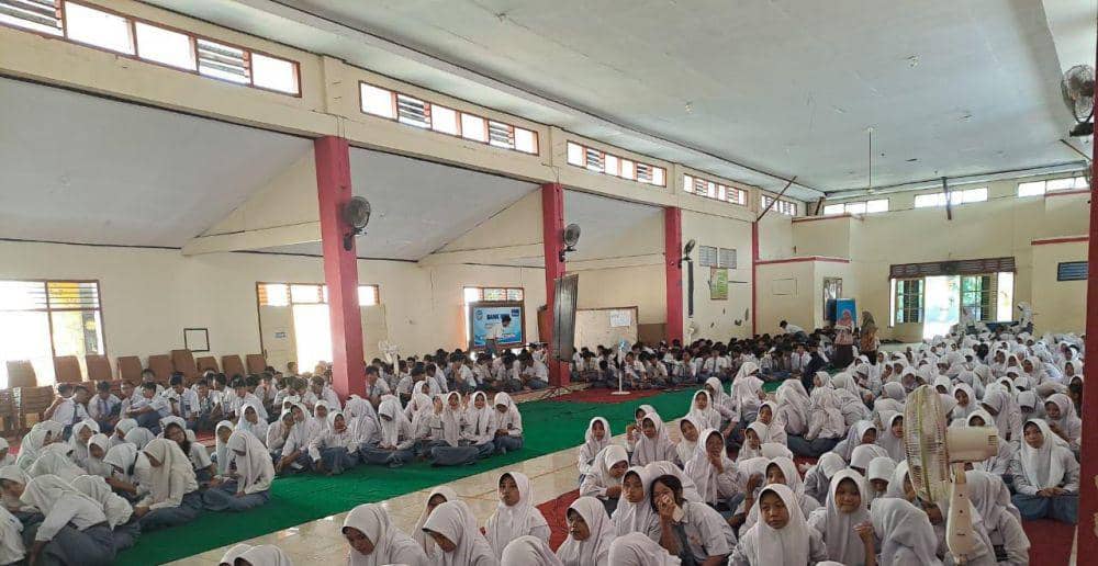 Nobar literasi digital waspada kejahatan seksual di ruang digital yang diikuti oleh para siswa SMA di Pemalang. (dok Kemenkominfo)
