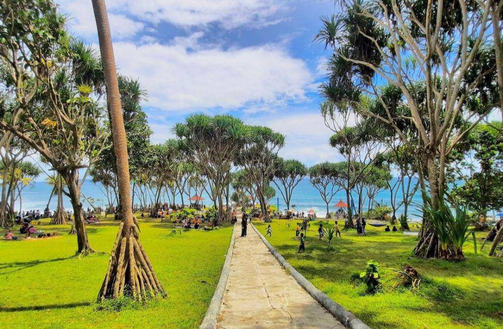 Pantai Batu Hiu (instagram.com/amyyyfr_)