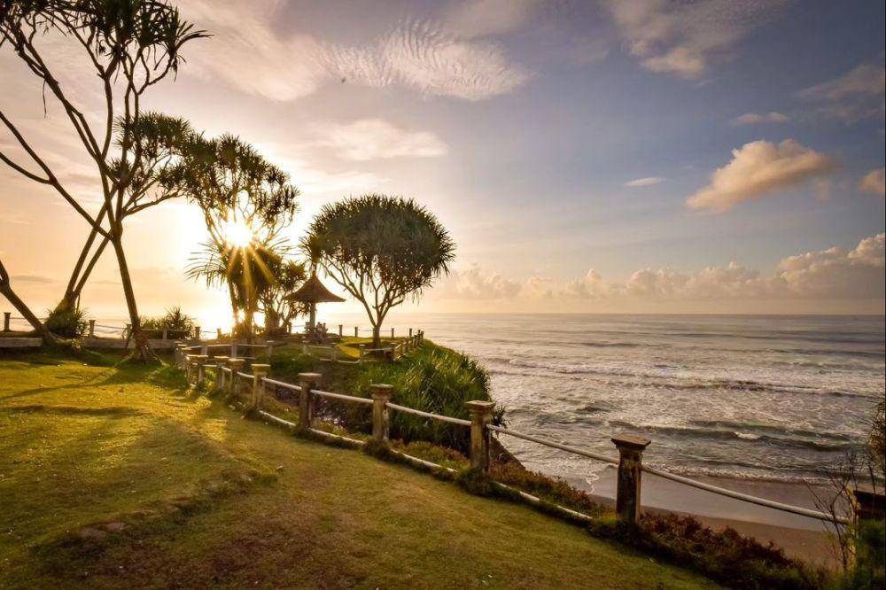 Pantai Batu Hiu (instagram.com/asepslamet.r)