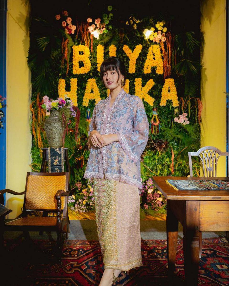 Inspirasi mix and match long skirt Mawar de Jongh (Instagram.com/mawar_eva)
