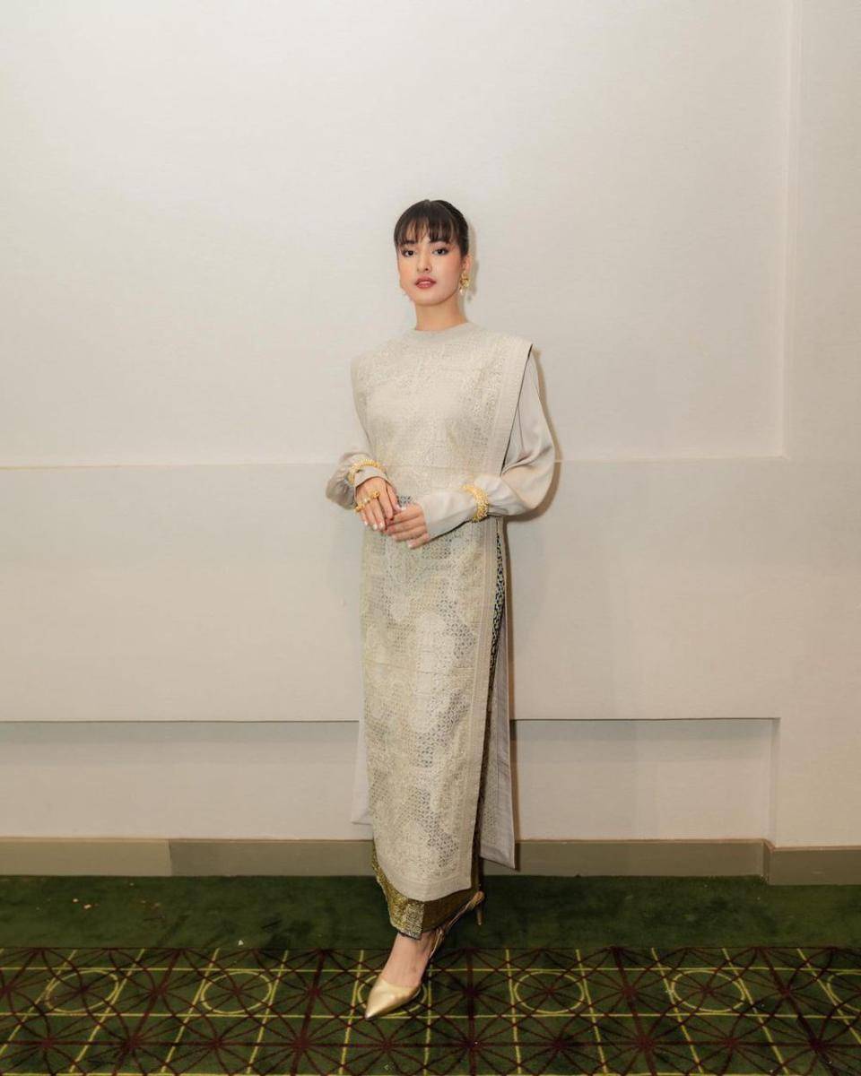 Inspirasi mix and match long skirt Mawar de Jongh (Instagram.com/mawar_eva)
