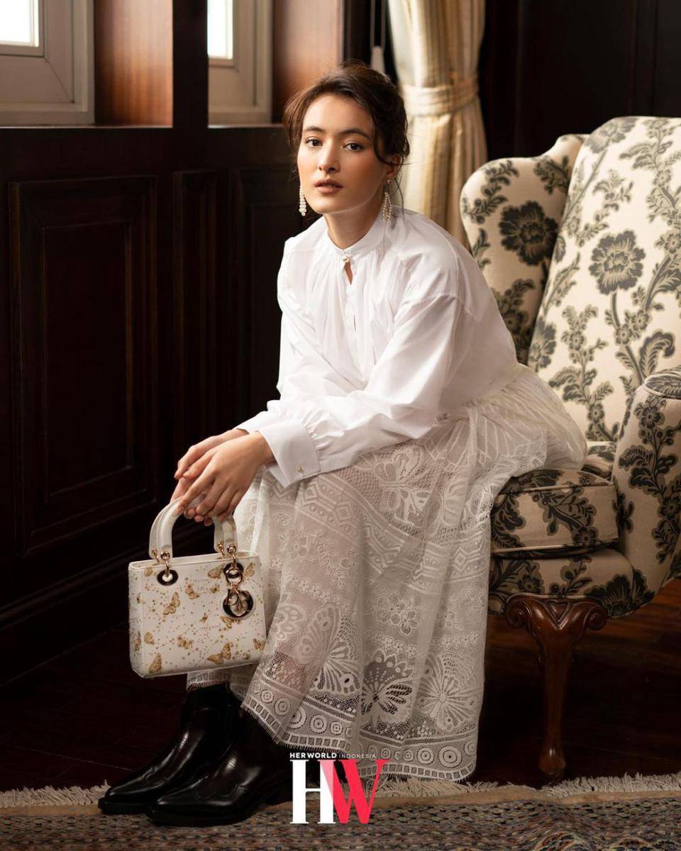 Inspirasi mix and match long skirt Mawar de Jongh (Instagram.com/mawar_eva)