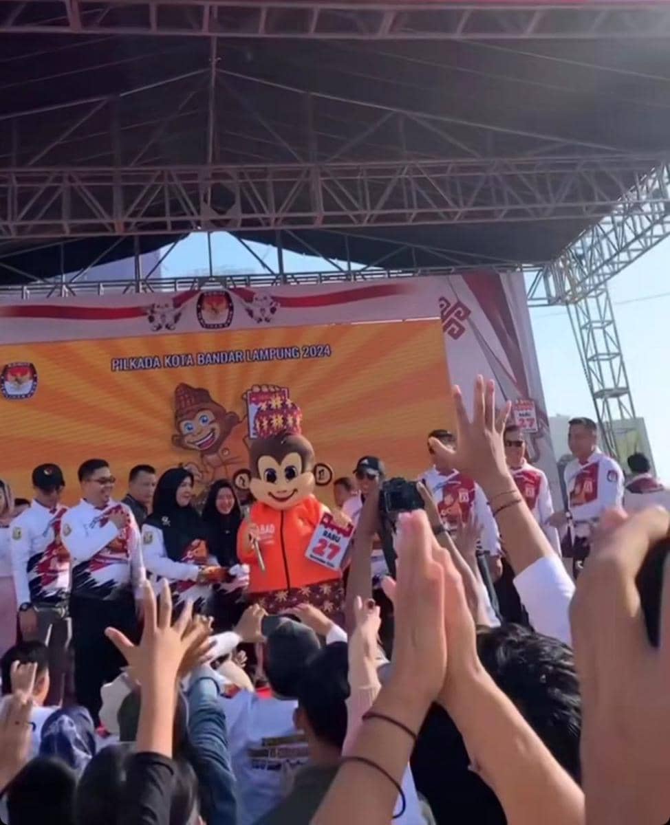 Peluncuran maskot Pilkada 2024 pada Minggu (19/5/2024) di Bundaran Gajah, Tugu Adipura, Kota Bandar Lampung (IDN Times/Istimewa)