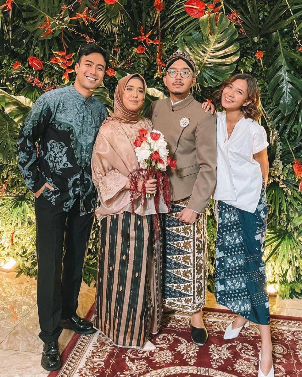 OOTD Kondangan Vidi Aldiano dan Sheila Dara. (instagram.com/vidialdiano)