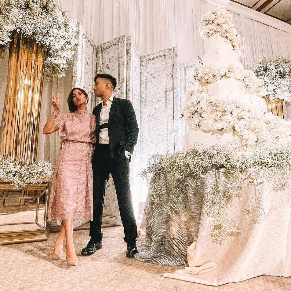 OOTD Kondangan Vidi Aldiano dan Sheila Dara. (instagram.com/vidialdiano)