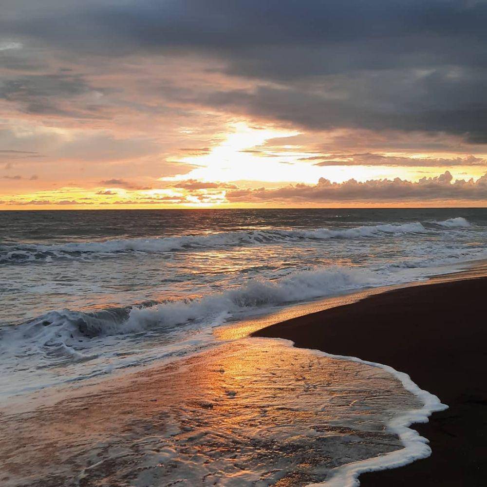 Pantai Trisik (instagram.com/nilaadp)
