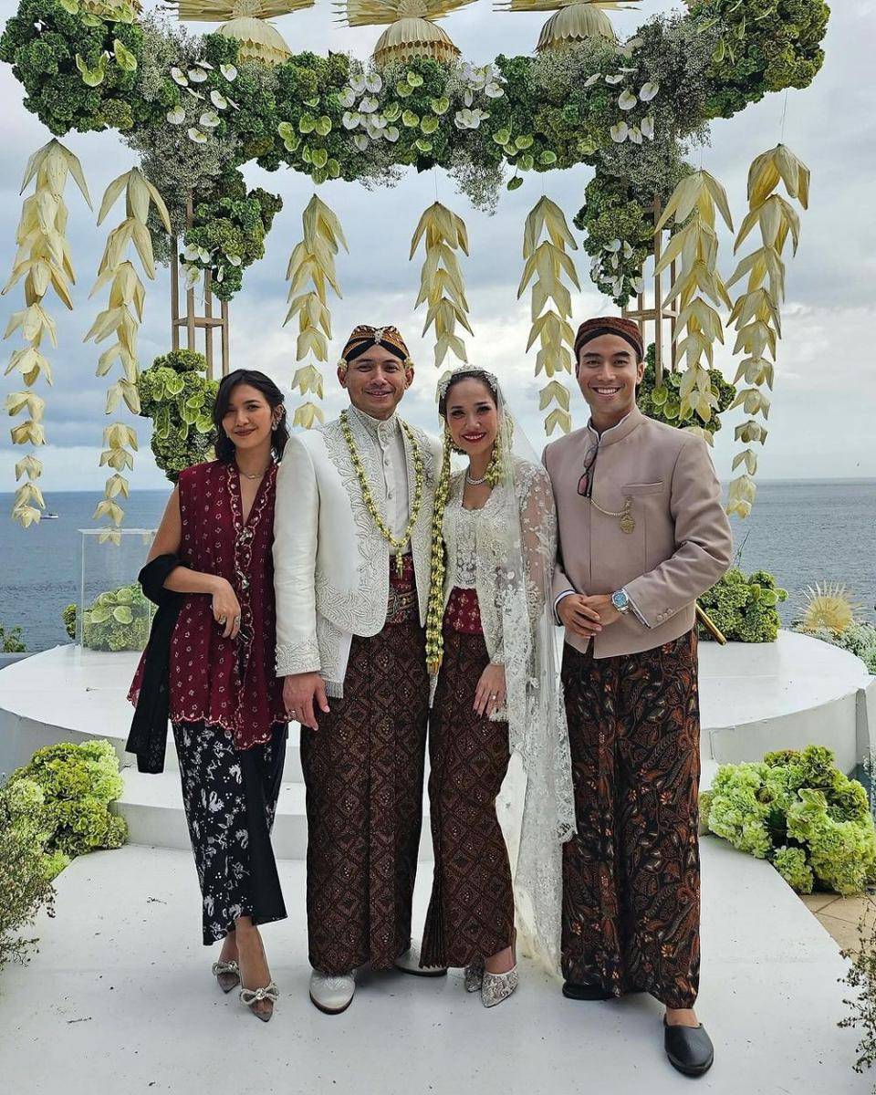 OOTD Kondangan Vidi Aldiano dan Sheila Dara. (instagram.com/vidialdiano)