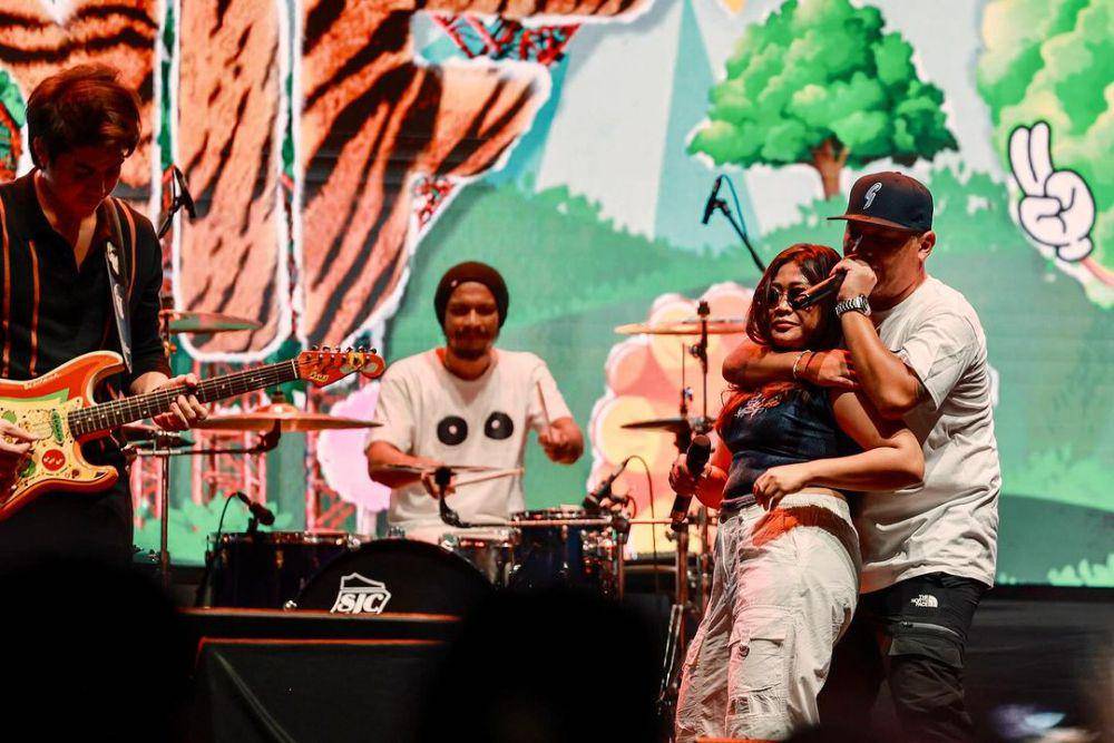 potret Gading Marten jadi vokalis Andre Taulany and Friends (instagram.com/gadiiing)