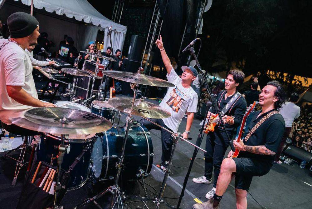 potret Gading Marten jadi vokalis Andre Taulany and Friends (instagram.com/gadiiing)