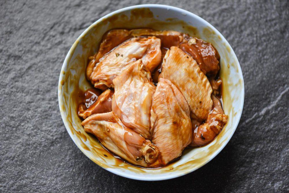 10 Tips Bikin Bumbu Marinasi untuk Ayam, Meresap Pol!