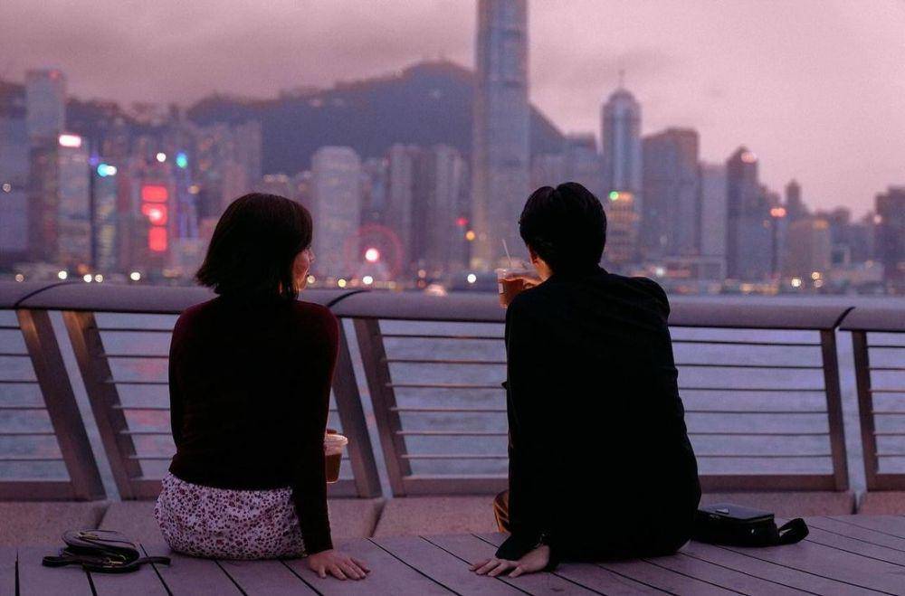 cuplikan film Under Parallel Skies (instagram.com/warnerbrosth)