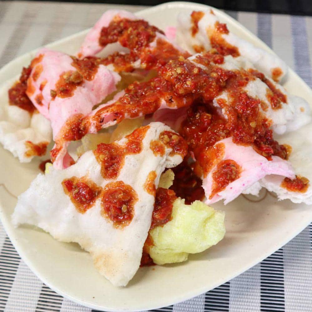 ilustrasi kerupuk melarat saus kacang (Instagram/liem_julie)