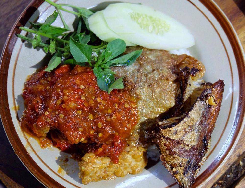 Warung Tempe Penyet Mbak Noer (Instagram/amazingindonesiafood)