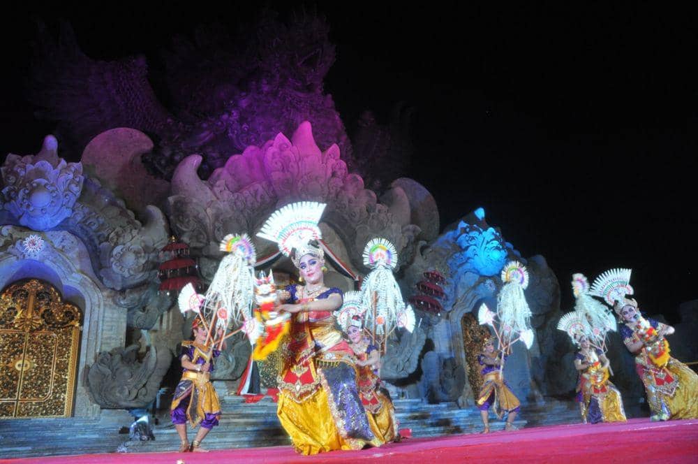 Penampilan tarian di panggung Garuda Wisnu Serasi, Tabanan (Dok.IDNTimes/Humas Tabanan)