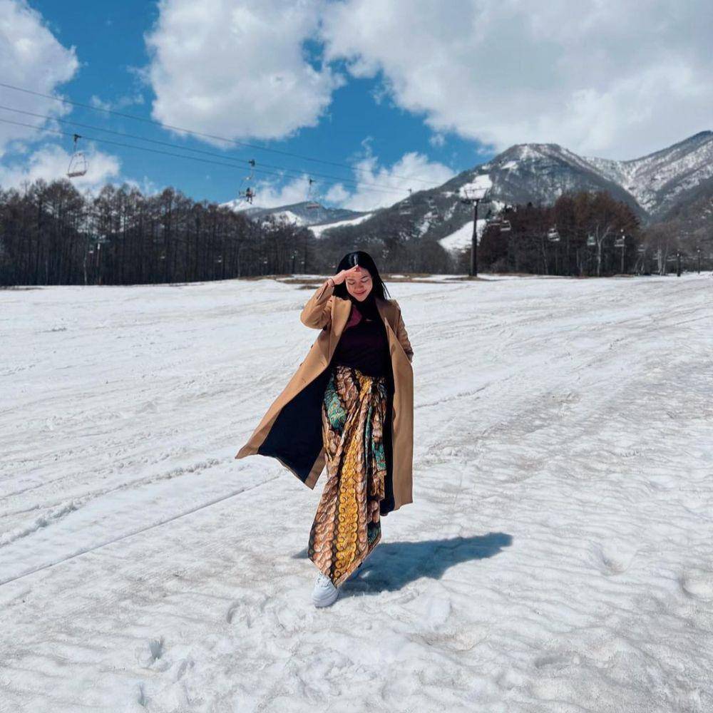 berkain ala Yura Yunita (instagram.com/yurayunita)