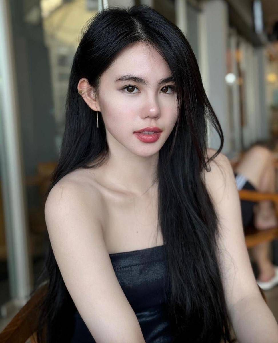 Gaya OOTD dan Makeup Zoe Levana (instagram.com/zoe_levana)