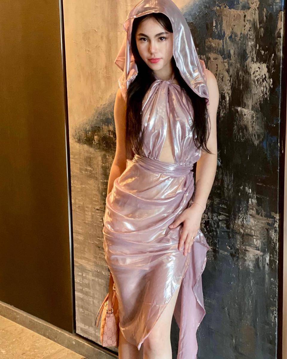 Gaya OOTD dan Makeup Zoe Levana (instagram.com/zoe_levana)