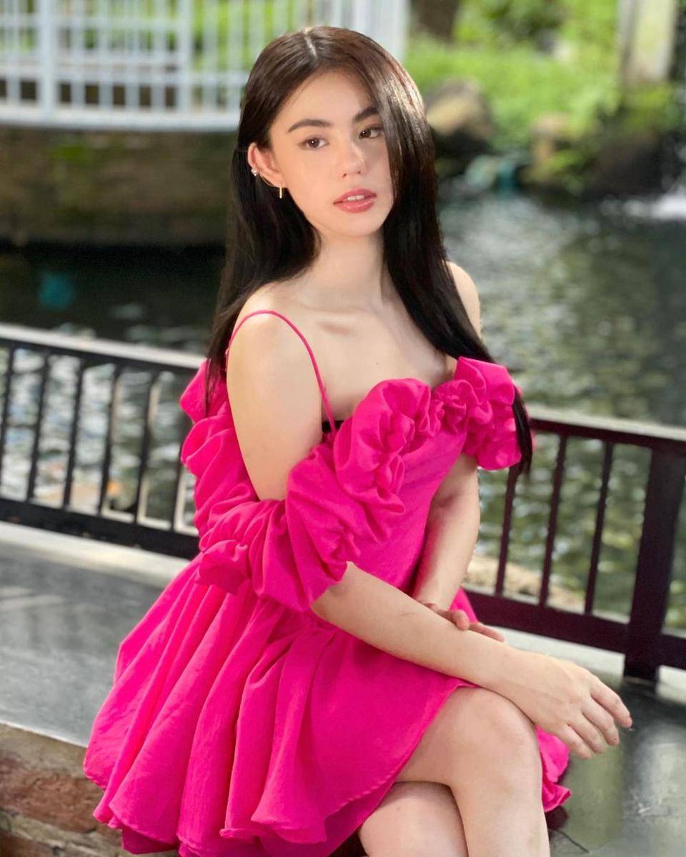 Gaya OOTD dan Makeup Zoe Levana (instagram.com/zoe_levana)