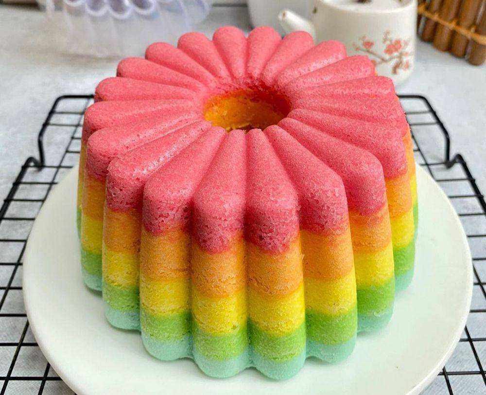 ilustrasi bolu kukus rainbow (instagram.com/debbie_ariesthea)