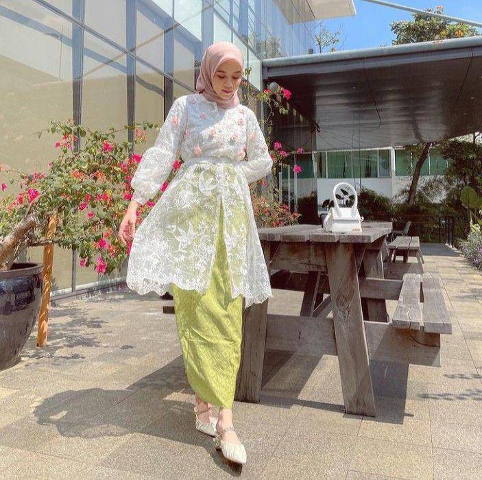 Inspirasi baju perpisahan SMA (pinterest.com/Yola)