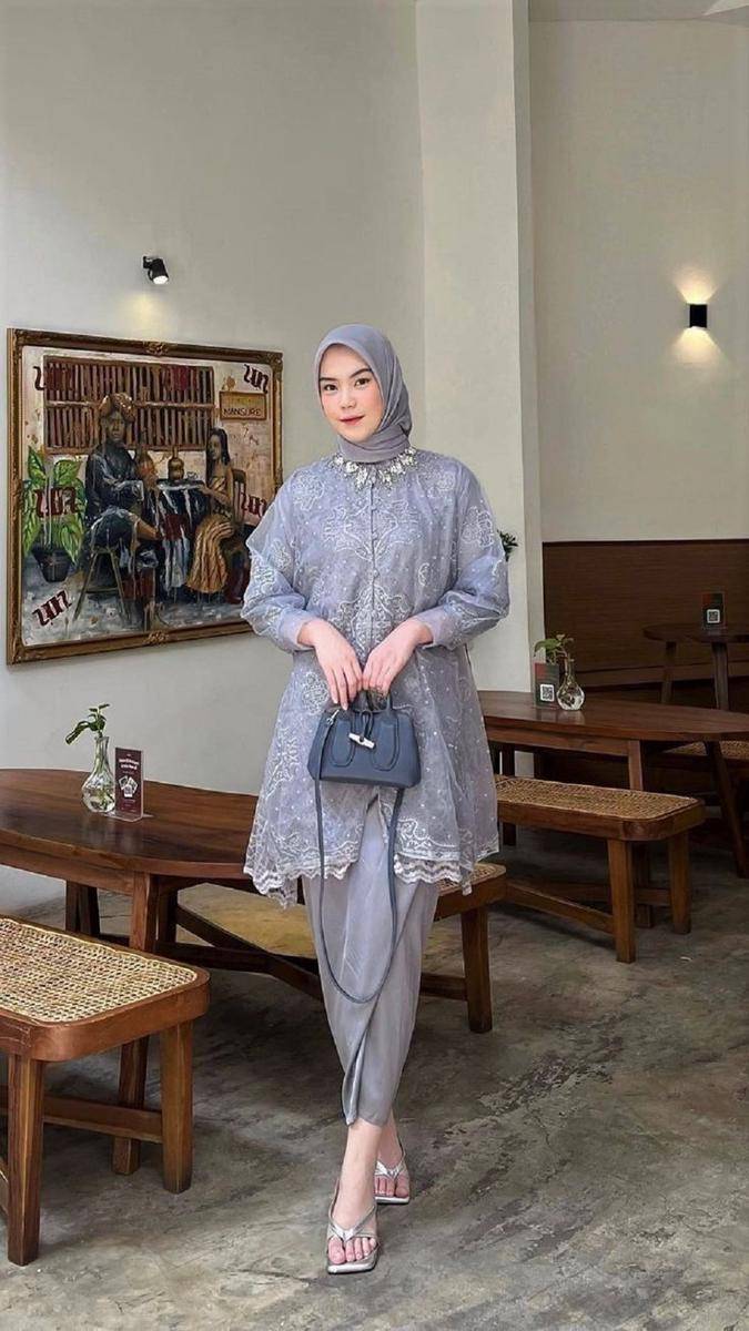 Inspirasi baju perpisahan SMA (pinterest.com/Dinda Wulandari)