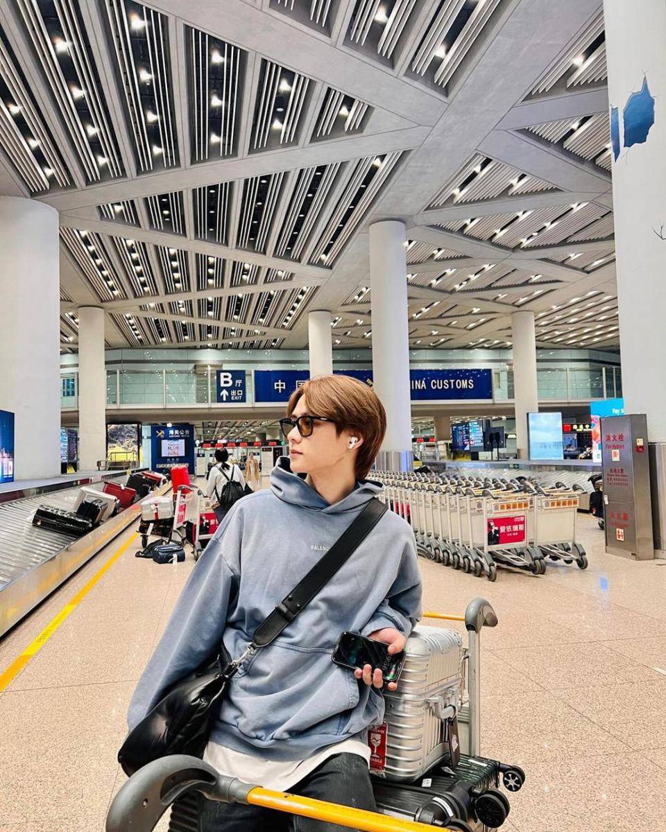 Kun WayV (instagram.com/kun11xd)