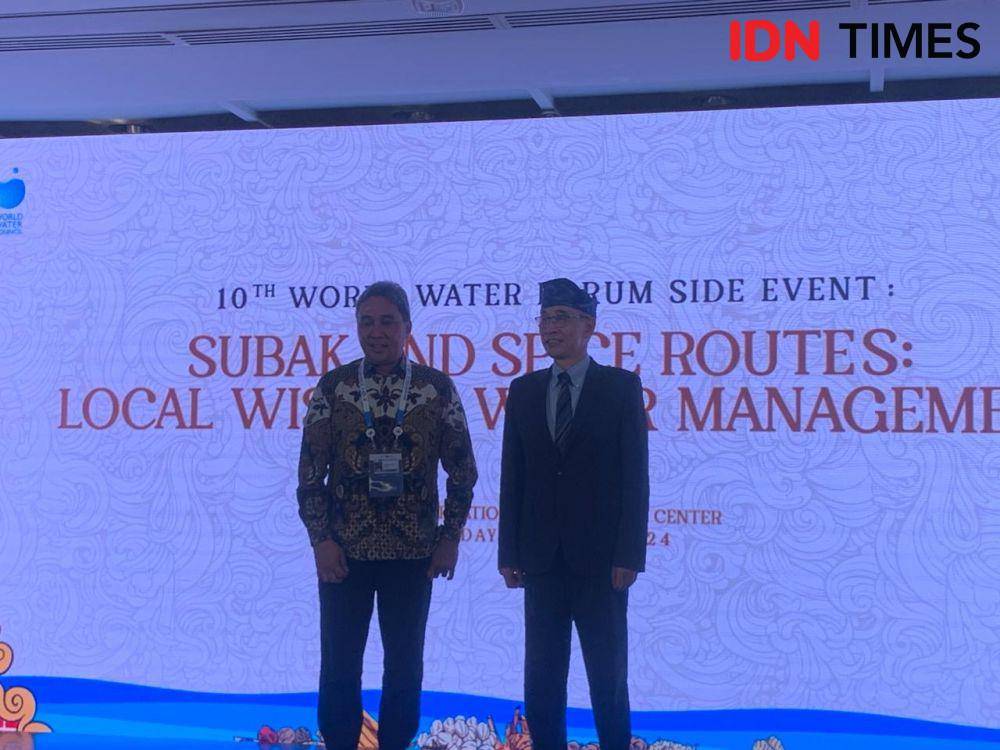 Ditjen Kebudayaan Hilmar Farid (kiri) dan Deputi Direktur Jenderal UNESCO Xing Qu (kanan). (IDN Times/Rohmah Mustaurida)