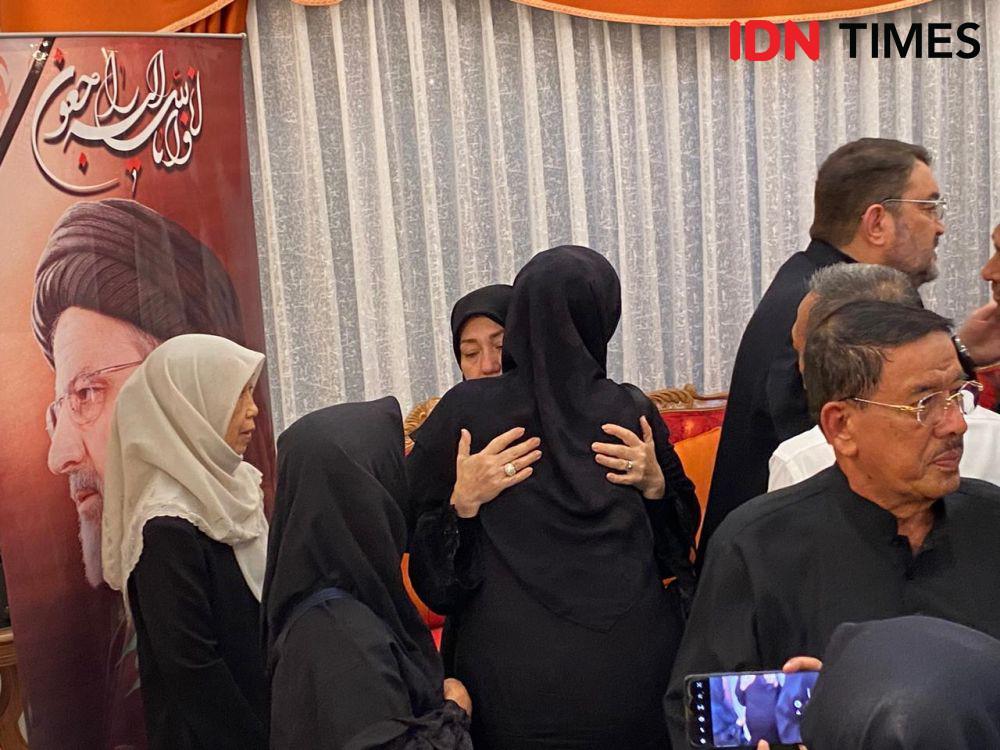 Suasana Haru di Kediaman Dubes Iran saat Doa Bersama untuk Raisi