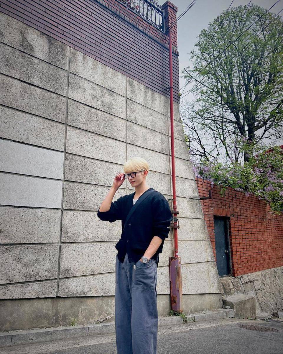 OOTD ngampus ala DK SEVENTEEN (instagram.com/dk_is_dokyeom)