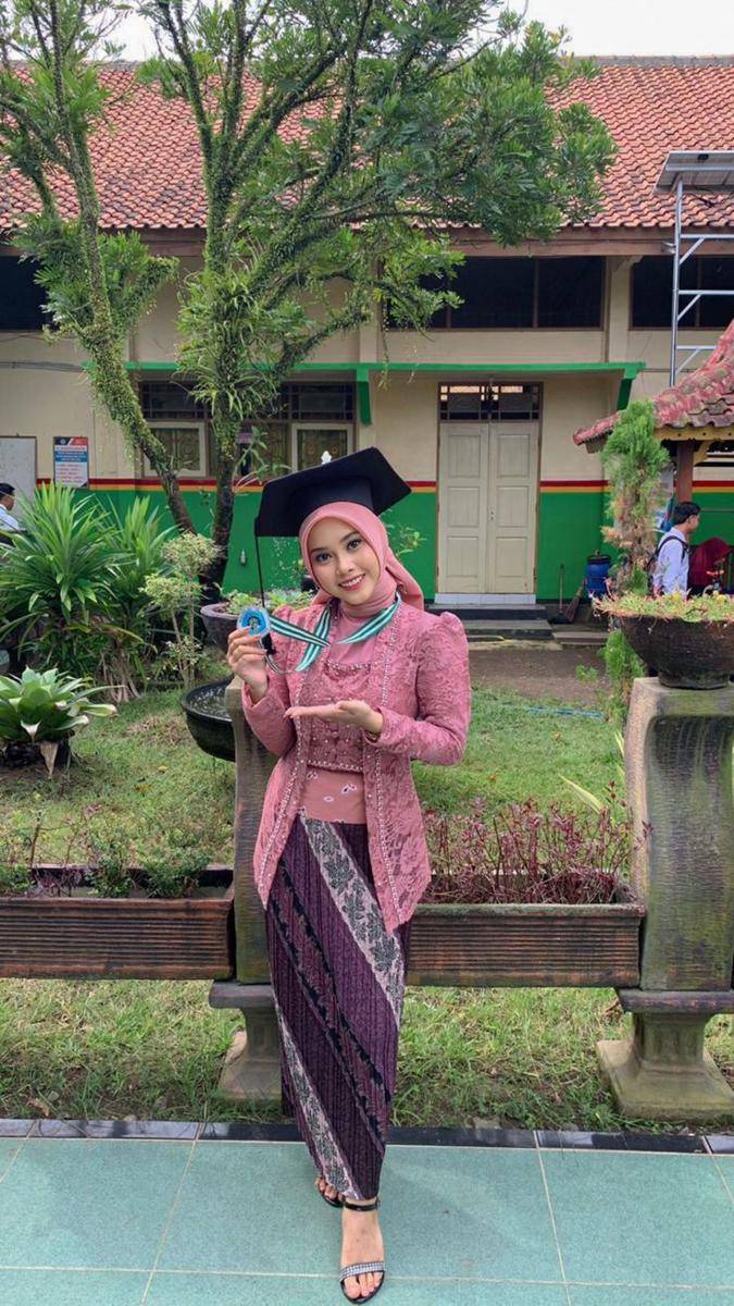 Inspirasi baju perpisahan SMA (pinterest.com/el)