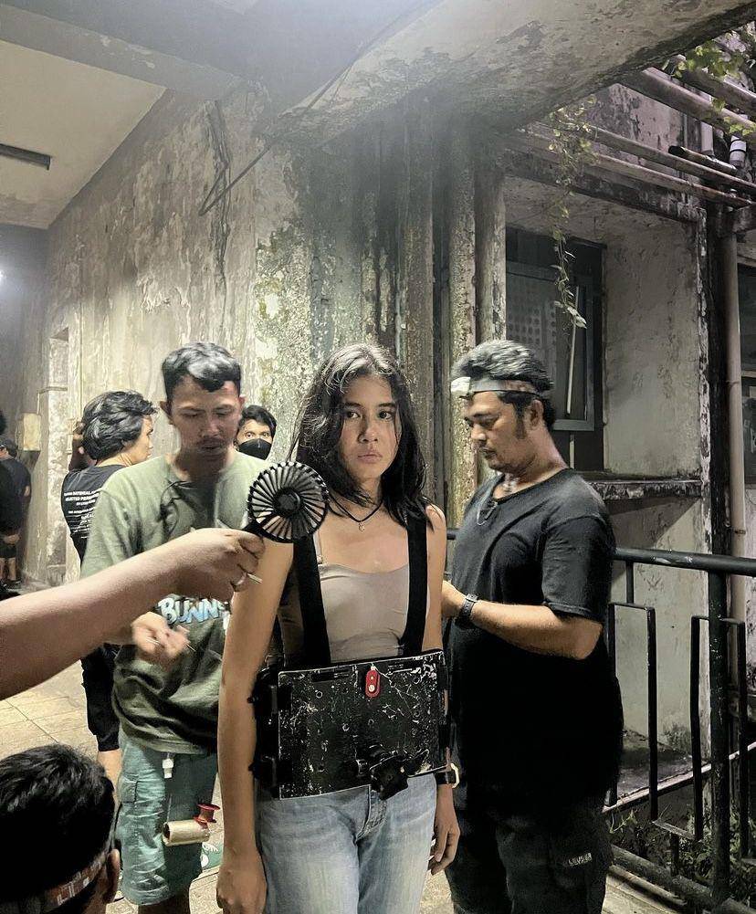 potret Shenina Cinnamon di balik layar film Do You See What I See (instagram.com/sheninacinnamon)