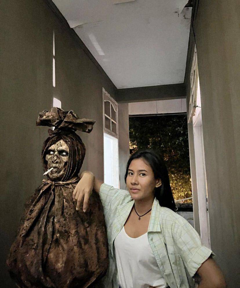 potret Shenina Cinnamon di balik layar film Do You See What I See (instagram.com/sheninacinnamon)