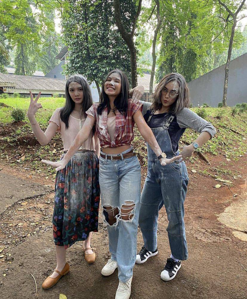 potret Shenina Cinnamon di balik layar film Do You See What I See (instagram.com/sheninacinnamon)