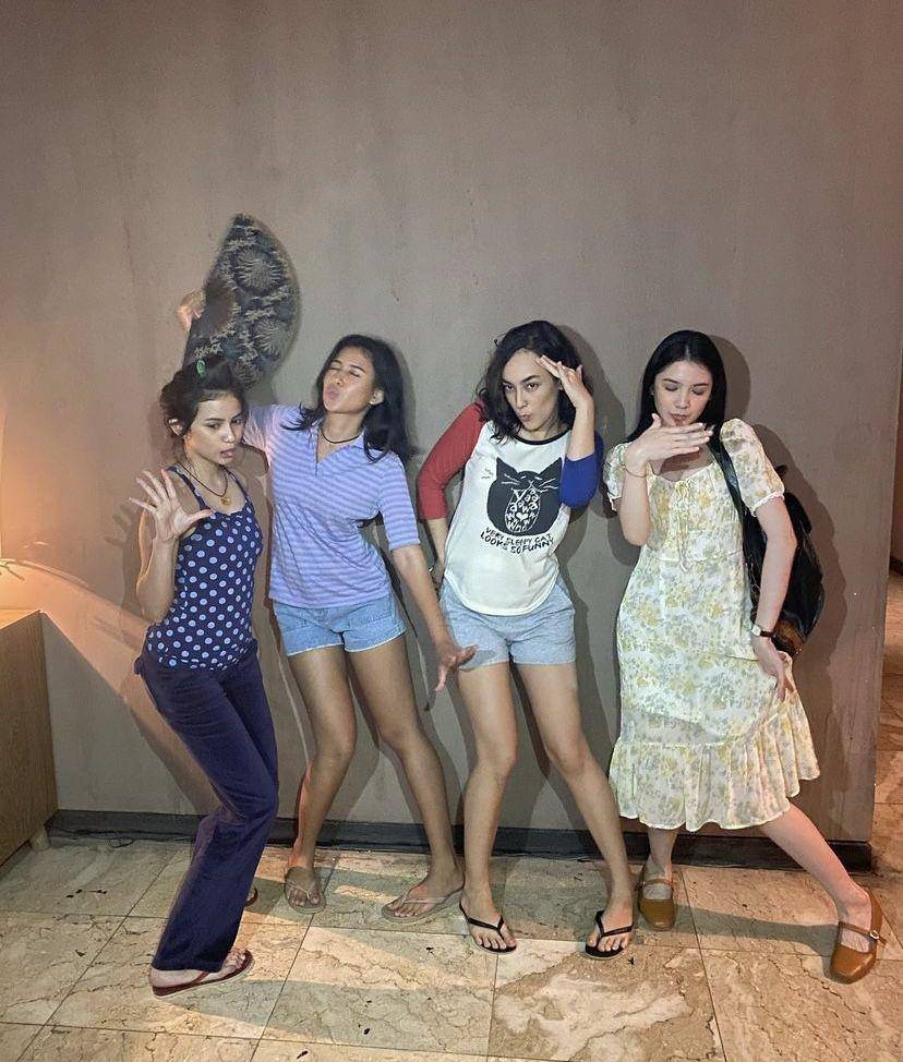 potret Shenina Cinnamon di balik layar film Do You See What I See (instagram.com/sheninacinnamon)