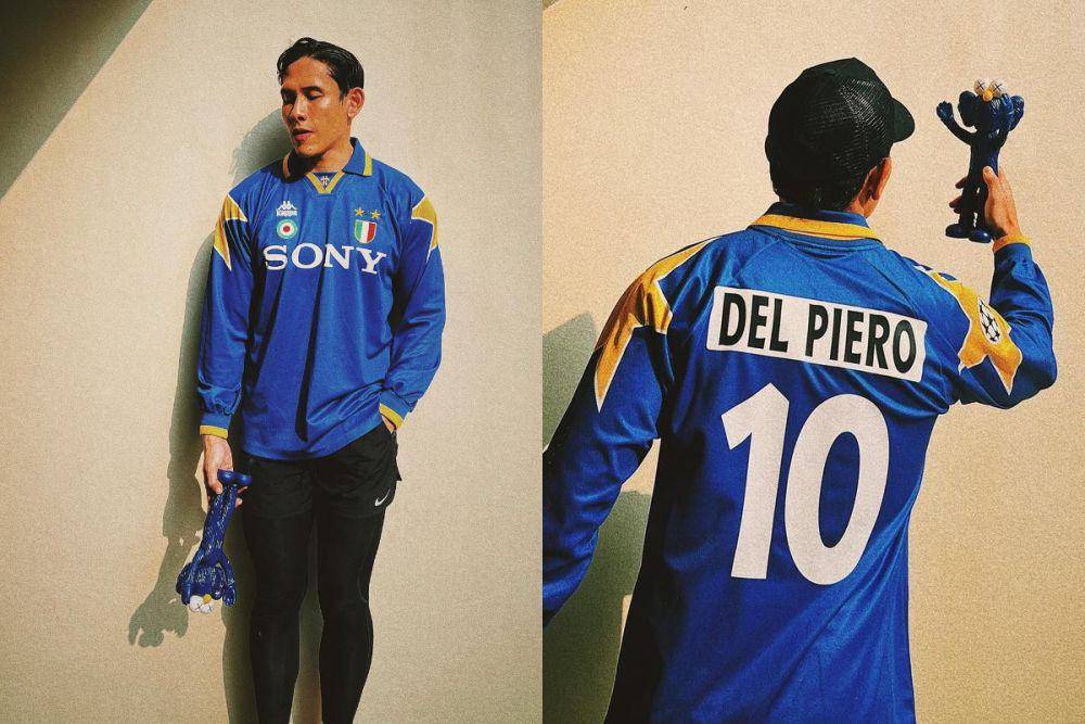 potret Ganindra Bimo pakai koleksi jersey vintage (instagram.com/ganindrabimo)