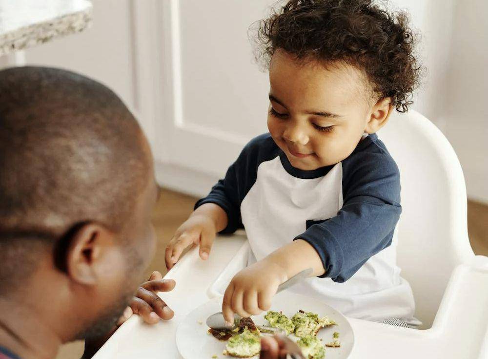 ilustrasi anak makan sehat (pexels.com/Vanessa Loring)