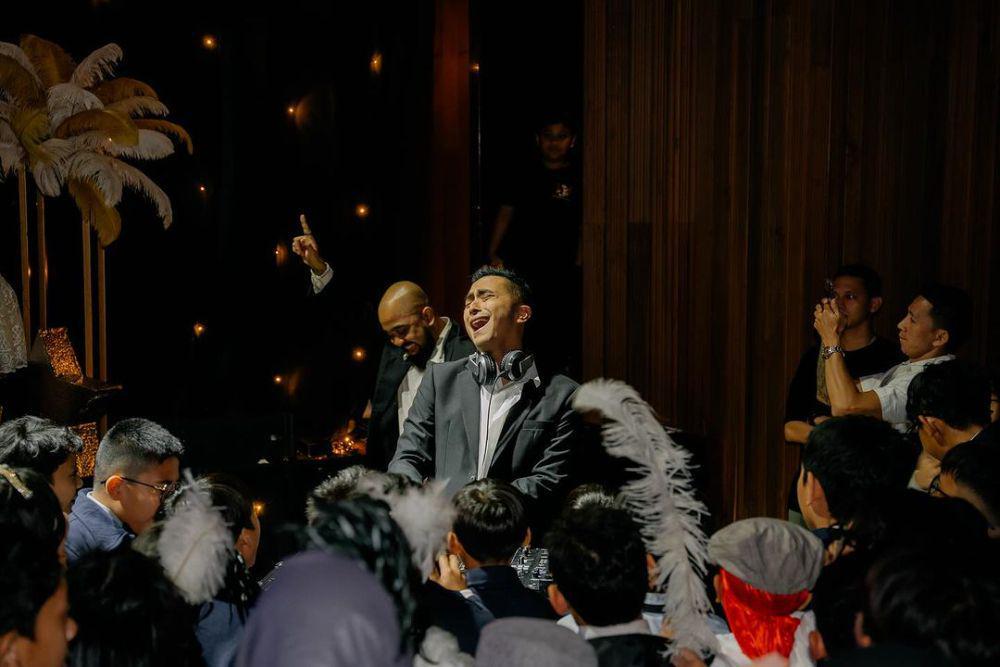 8 Potret Winky Wiryawan Nge-DJ di Acara Party Anak SD, Tuai Pro-Kontra
