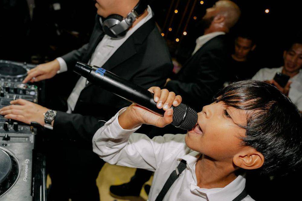 potret DJ Winky perform di acara party anak SD (Instagram.com/winkywiryawan912)