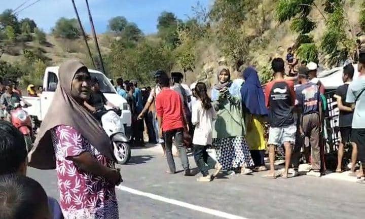 Foto saat korban dievakuasi menggunakan mobil pick up (Dok/Istimewa)