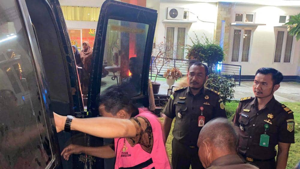 Kejari Bima Tahan 2 Tersangka Korupsi Pengadaan Kapal Senilai 989 juta