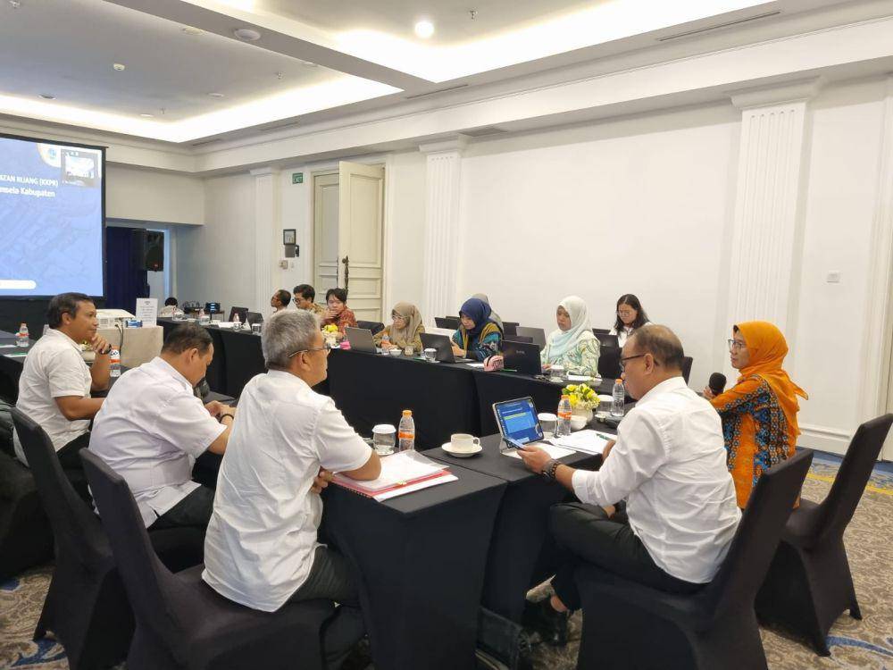 Tim Pemkab Banyuwangi rapat bersama Kementerian ATR/BPN terkait penuntasan jalur Jember-Banyuwangi. (dok. Pemkab Banyuwangi)