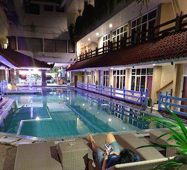 Suasana Hotel Karthi Bar & Restaurant. (Google.com/AG)