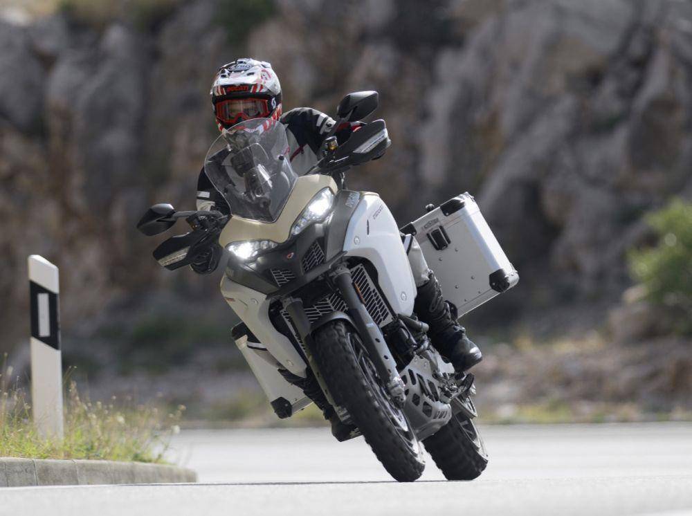 ilustrasi berkendara dengan Ducati MultiStrada 1260 Enduro (dok. Ducati)