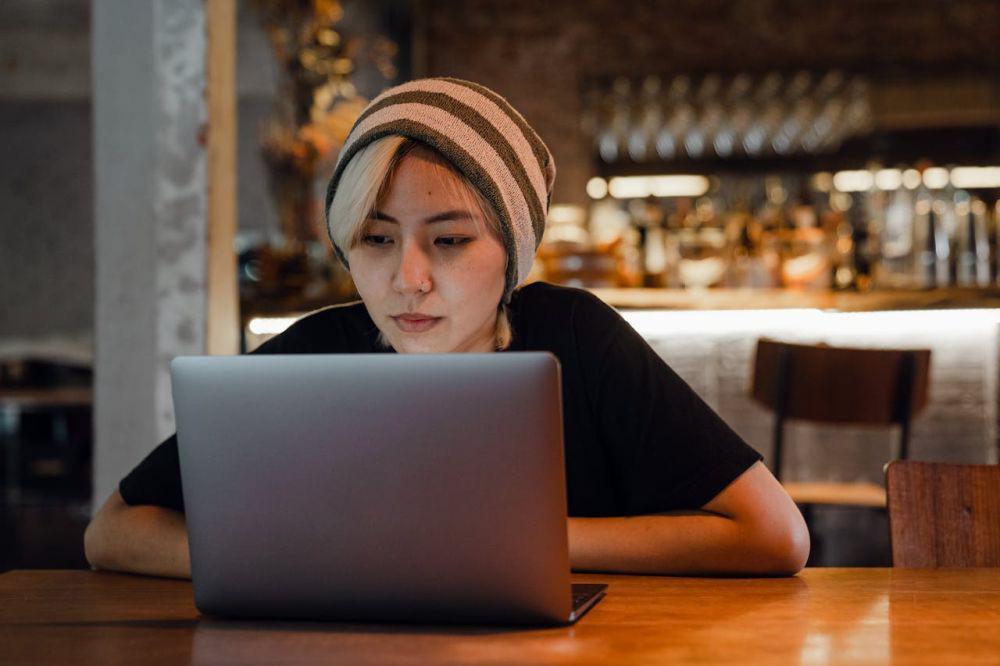 Kelebihan dan Kekurangan Konseling Psikolog secara Online