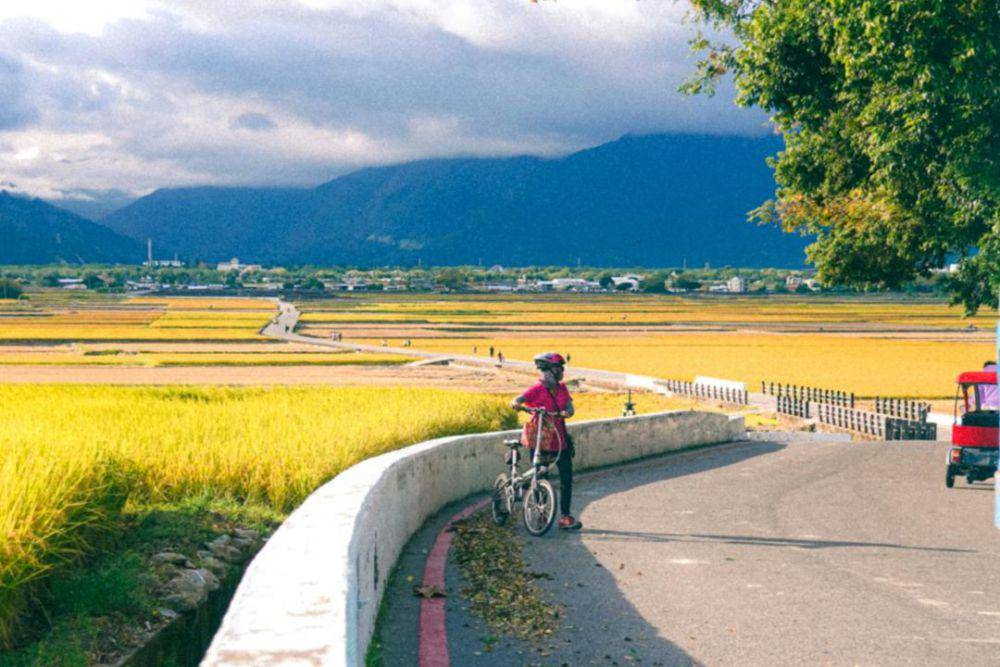 ilustrasi bersepeda di pedesaan (pexels.com/Traveler stories photos 旅人故事相片集)