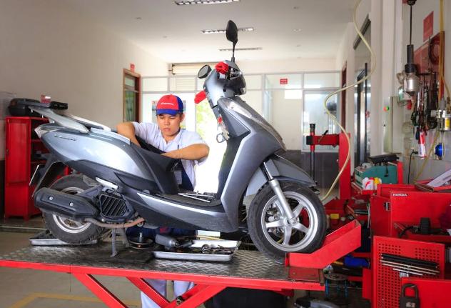 ilustrasi bengkel motor (pexels.com/Quang Nguyen Vinh)