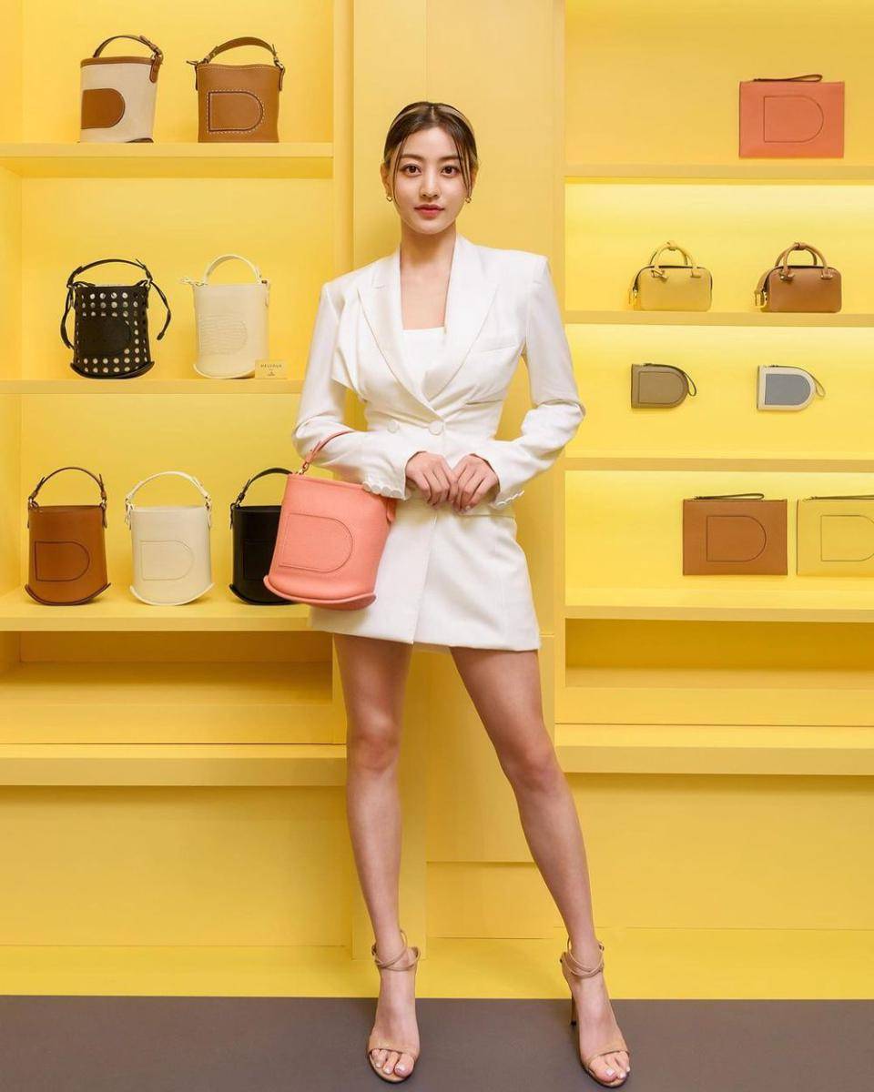 Jihyo Twice (instagram.com/_zyozyo)